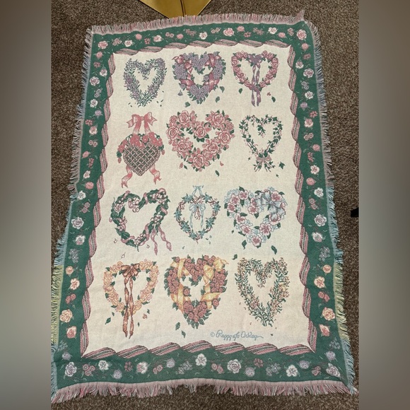 Goodwin Weavers by Crown Crafts Vintage floral hearts tapestry throw 100% cotton